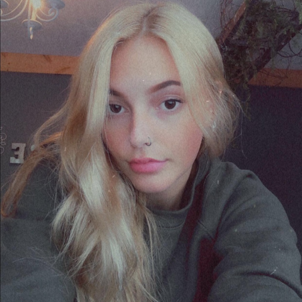 Meet your Posher, Adriana